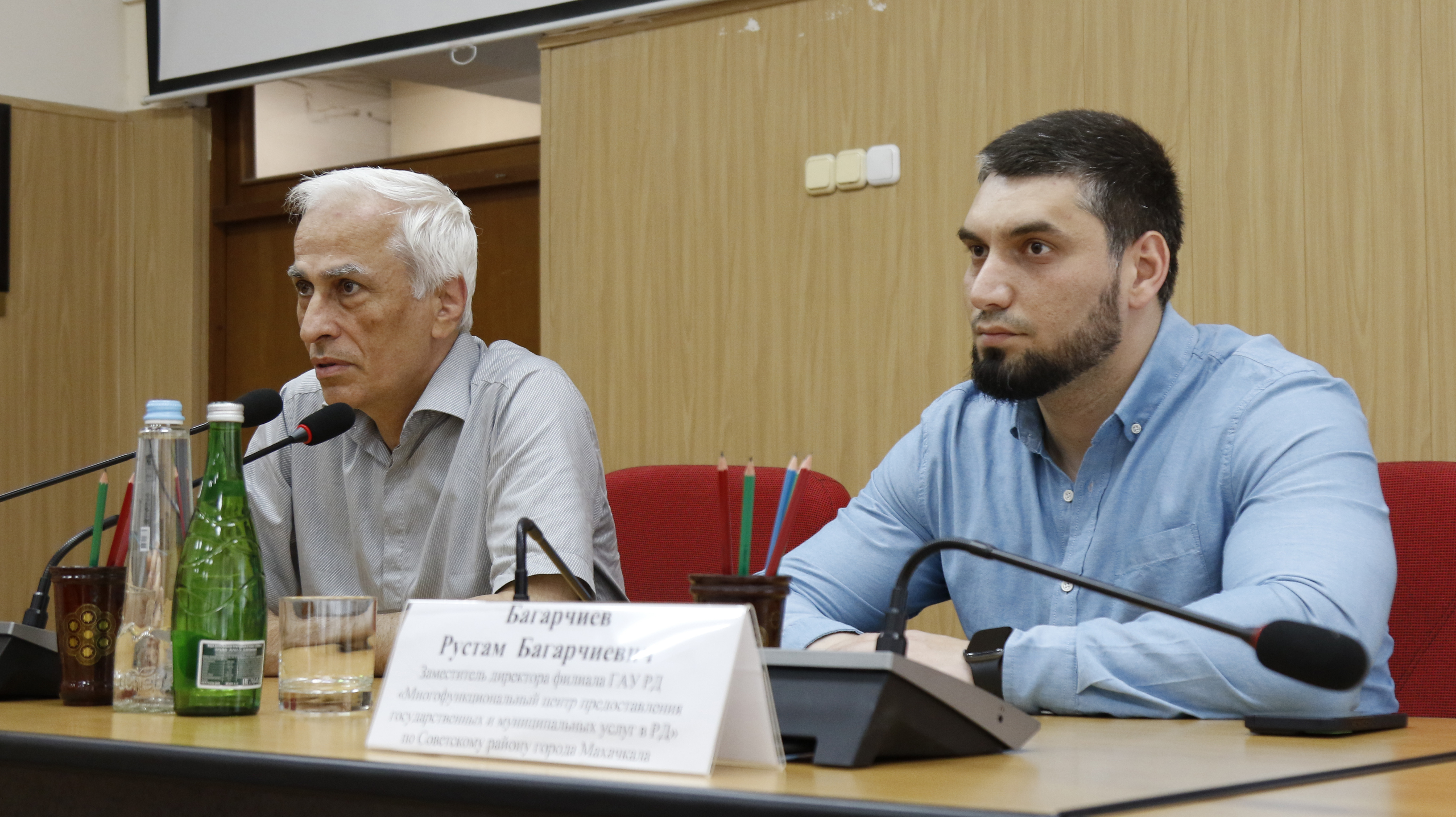 Представители МФЦ  рассказали работникам Минтруда Дагестана об упрощенной системе оформления «Карты болельщика»